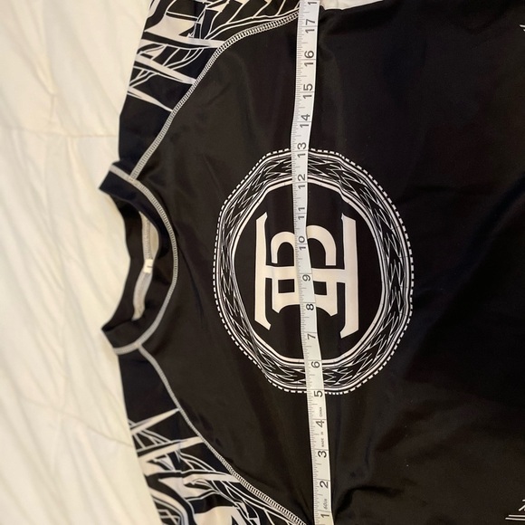 Island’s Best Y2K Tribal Surfing Rash Guard Size L - Picture 6 of 8